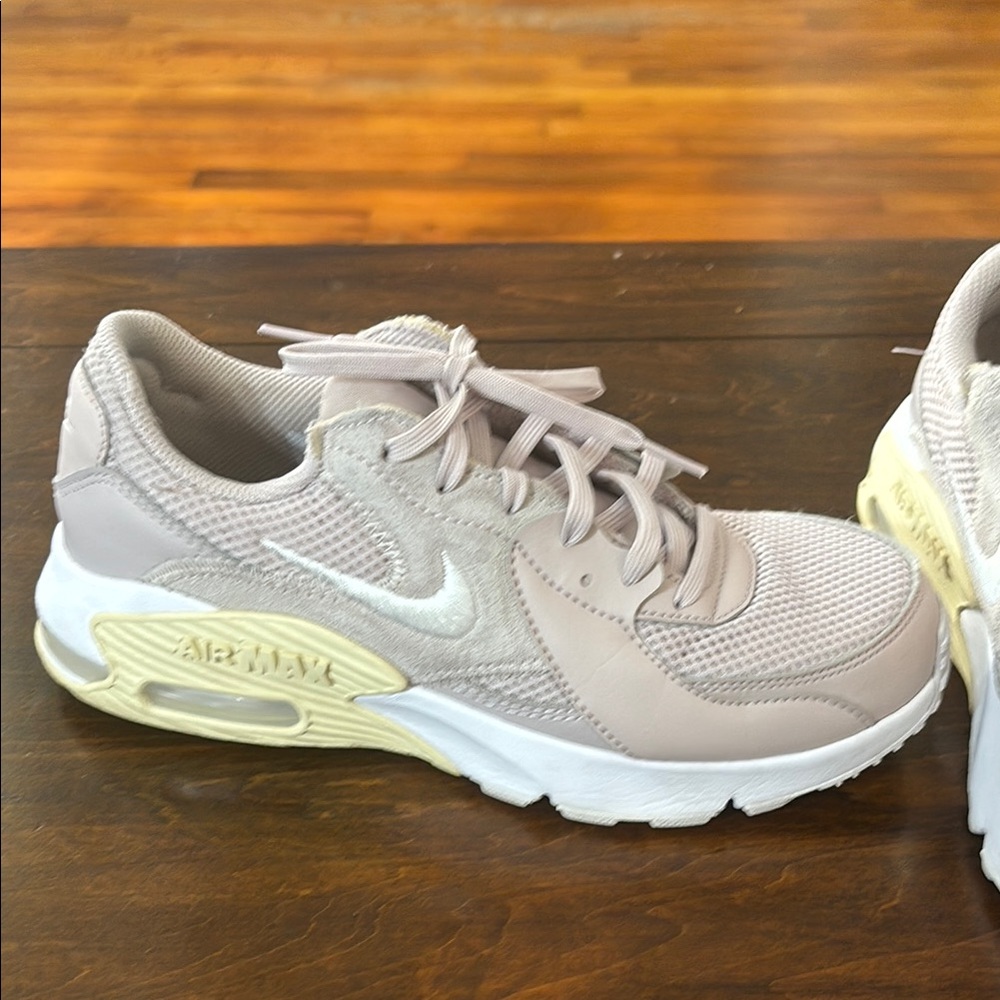 Nike Women's Light Beige Sneakers